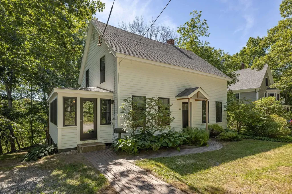 25 Love Lane Kittery ME 03904