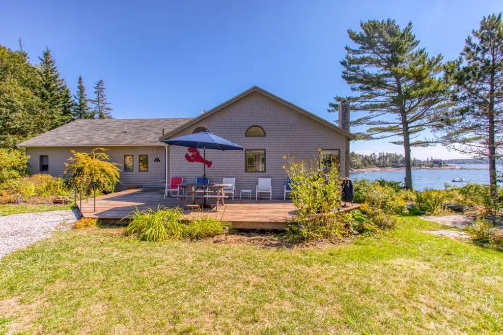 52 Strout Road Southport ME 04576