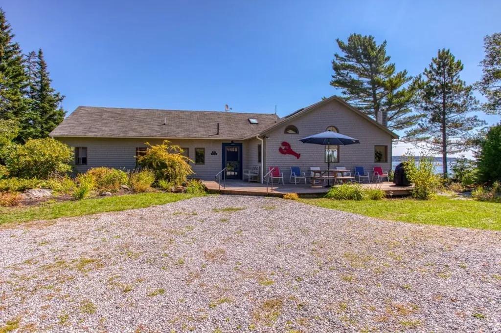 52 Strout Road Southport ME 04576