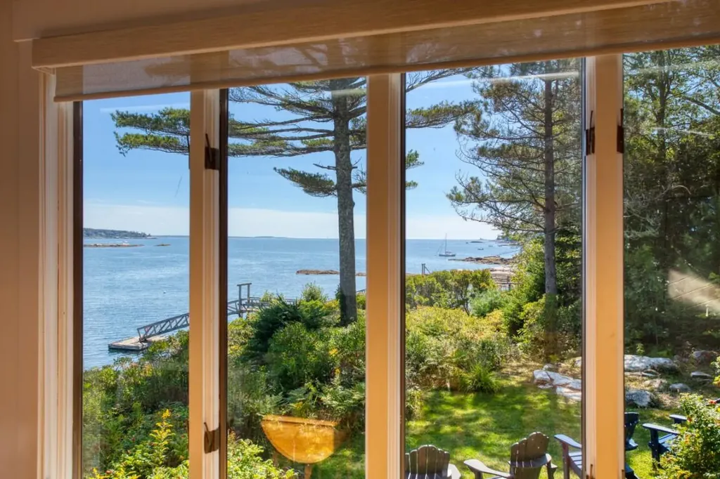 52 Strout Road Southport ME 04576