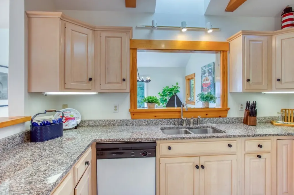 52 Strout Road Southport ME 04576