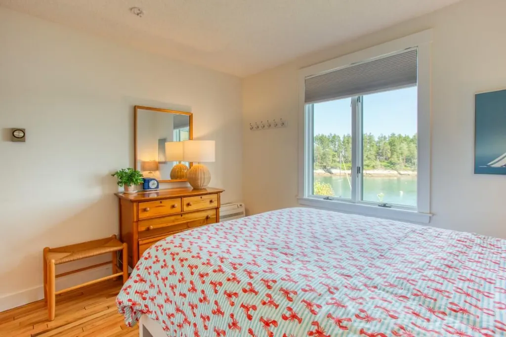 52 Strout Road Southport ME 04576