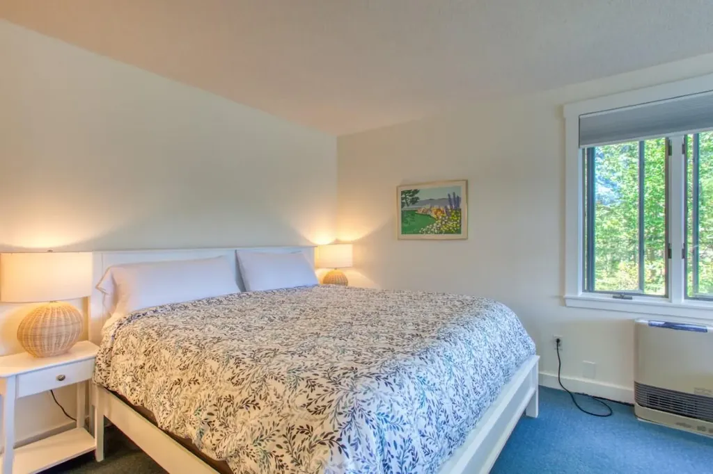 52 Strout Road Southport ME 04576