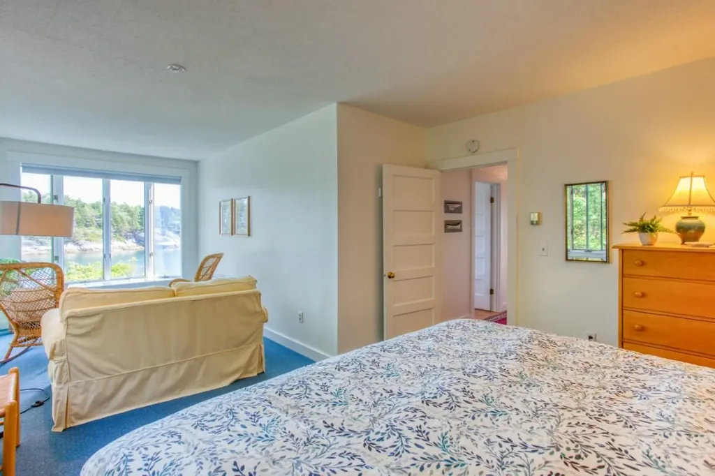52 Strout Road Southport ME 04576