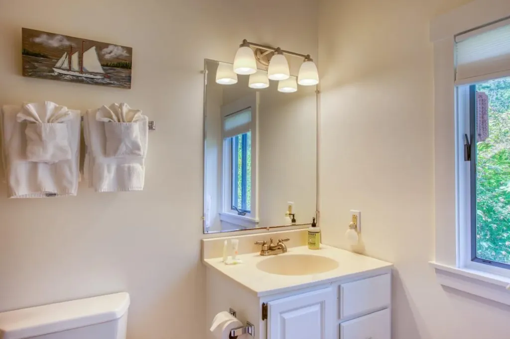 52 Strout Road Southport ME 04576