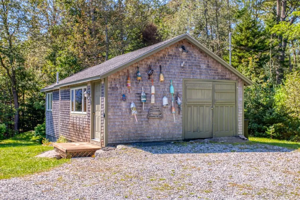 52 Strout Road Southport ME 04576