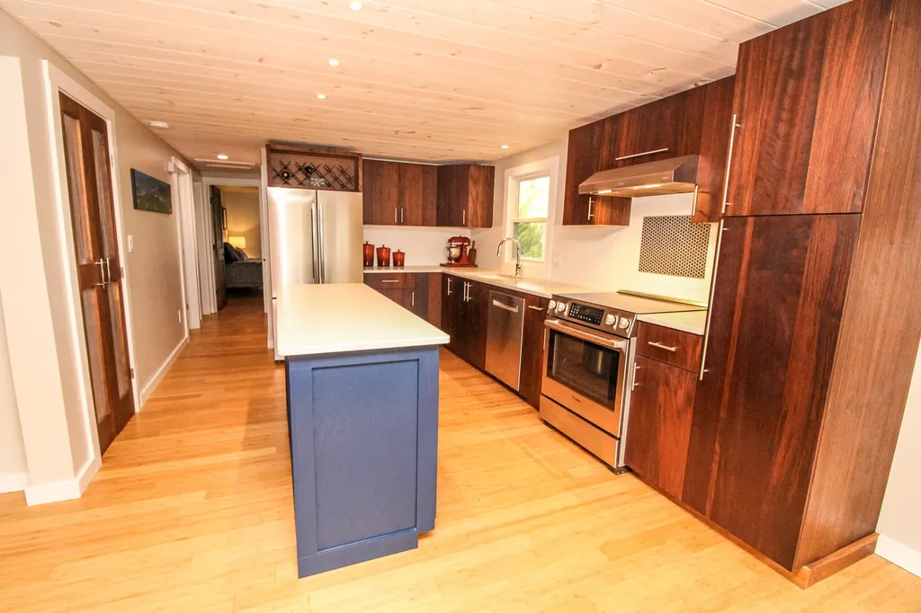 75 Booker Street Thomaston ME 04861