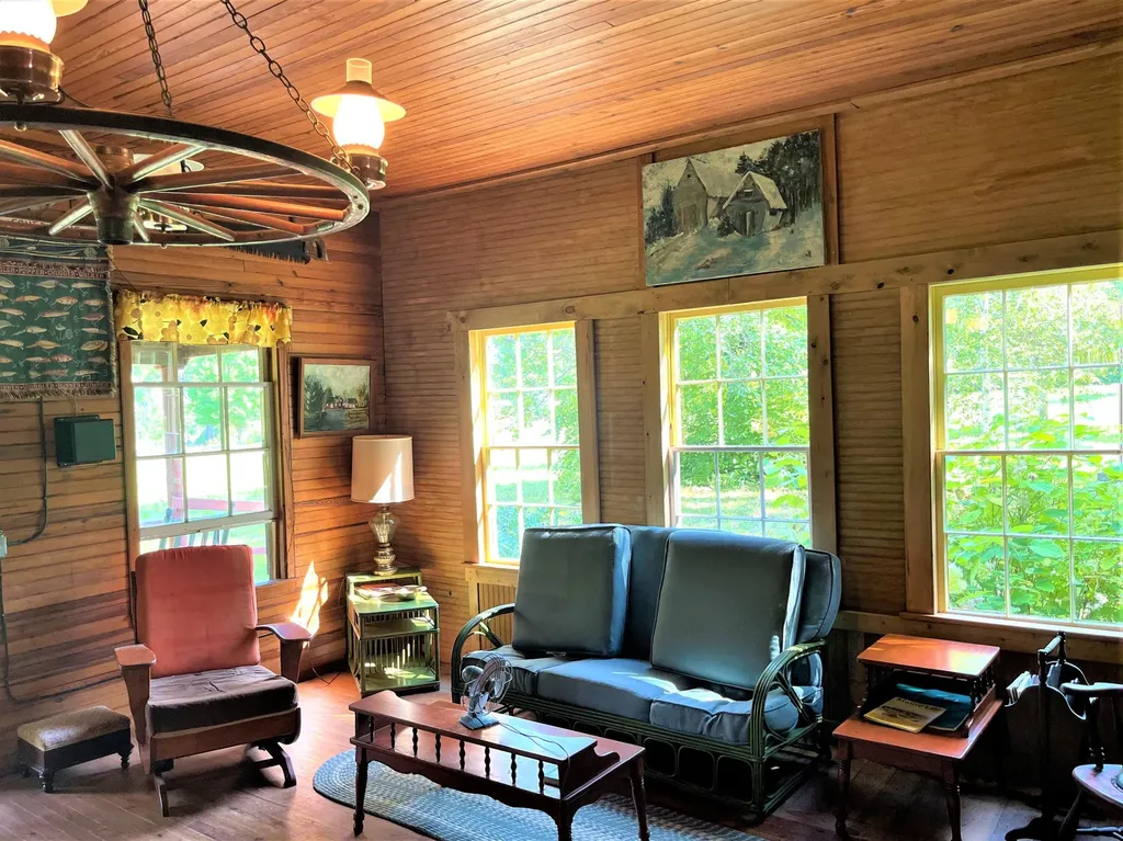 19 Foster Lane Belgrade ME 04917
