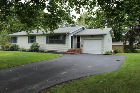 5 Windsor Place Lewiston ME 04240