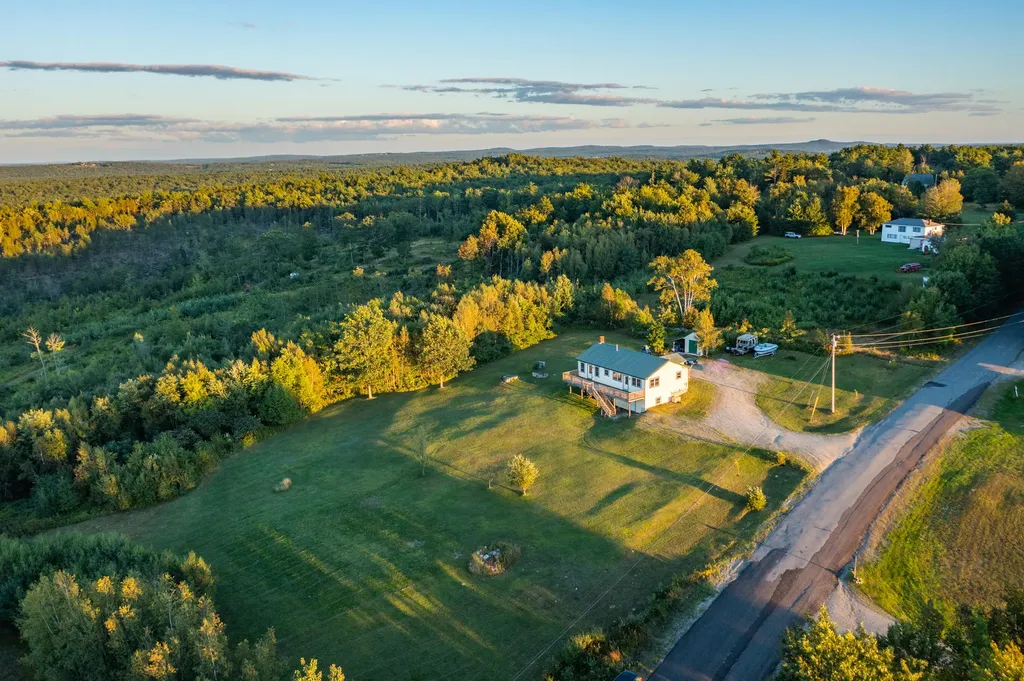 328 Quaker Ridge Road Leeds ME 04263