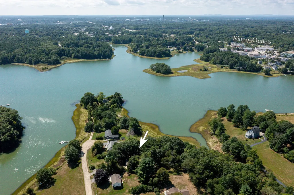 16 Trafton Lane Kittery ME 03904