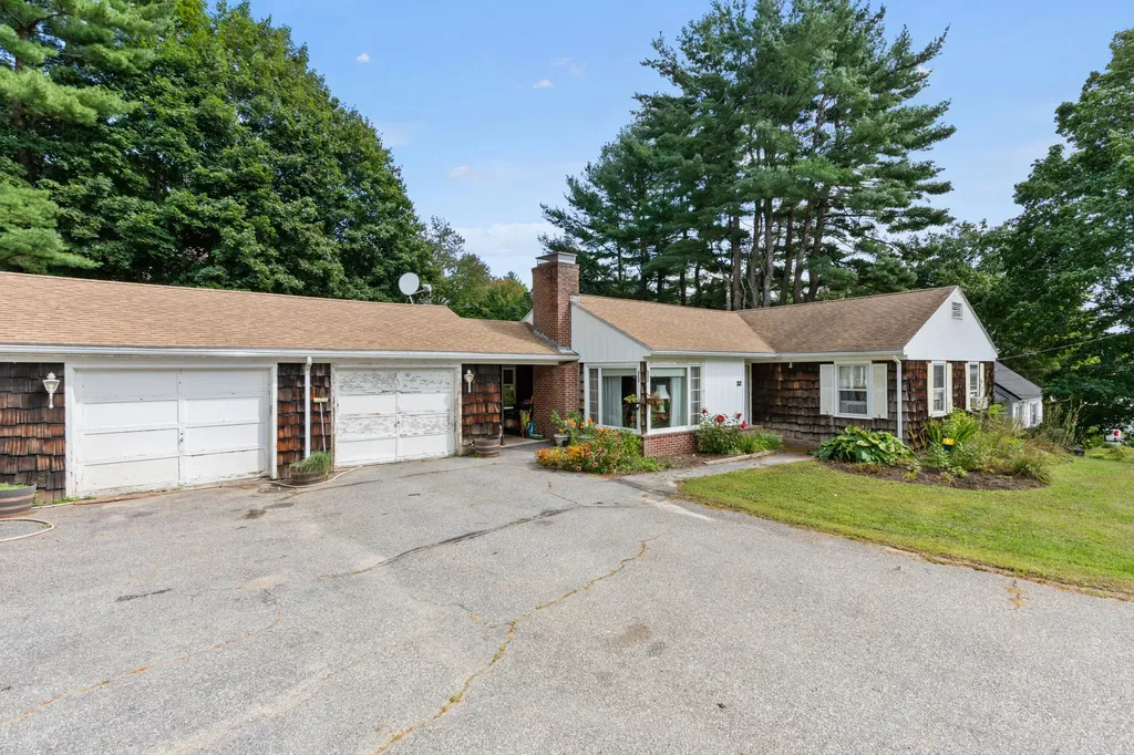 32 Delcliffe Lane Lewiston ME 04240