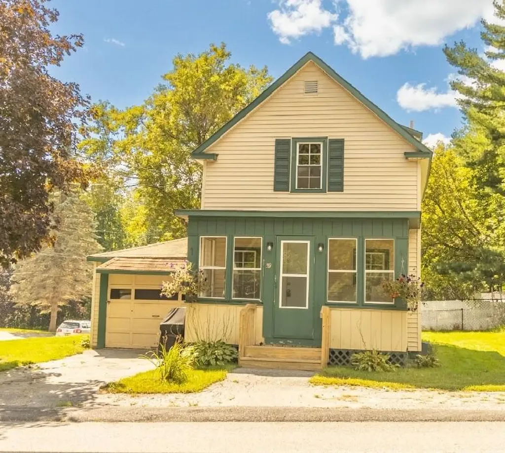 59 Randall Road Lewiston ME 04240