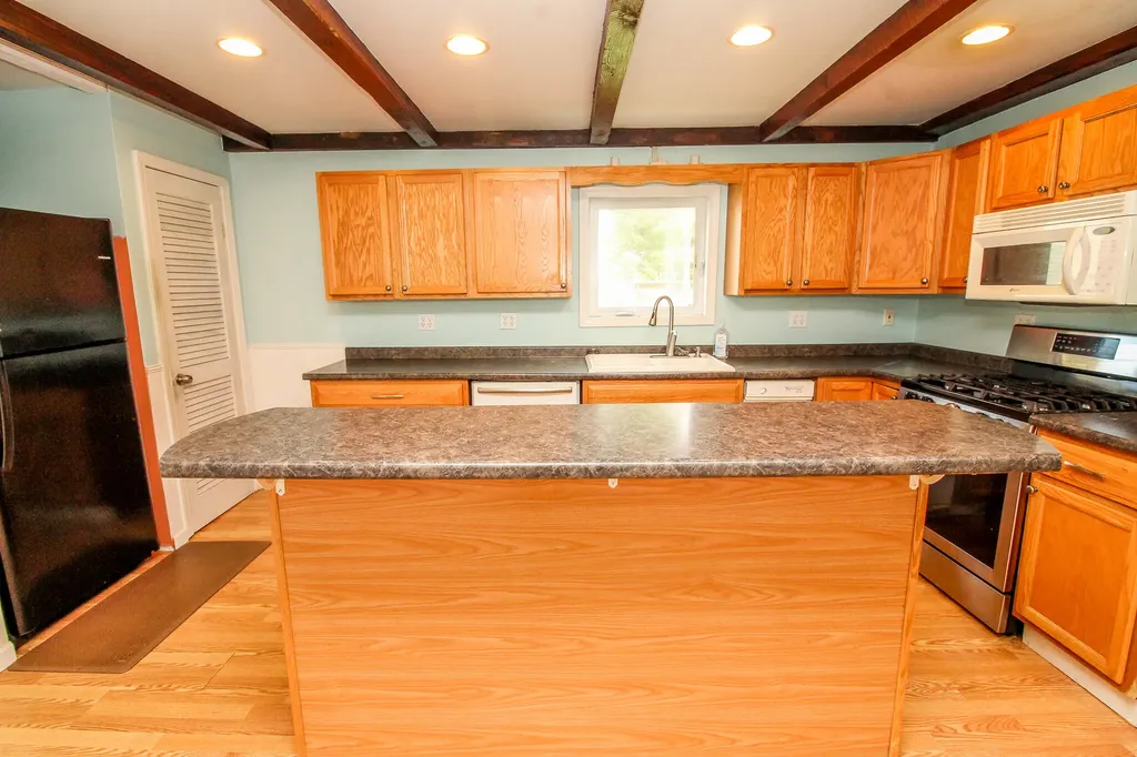 387 Old County Road Hampden ME 04444