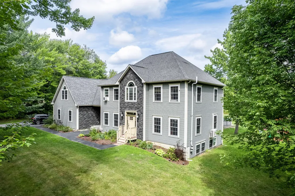 38 Chestnut Trail Bangor ME 04401
