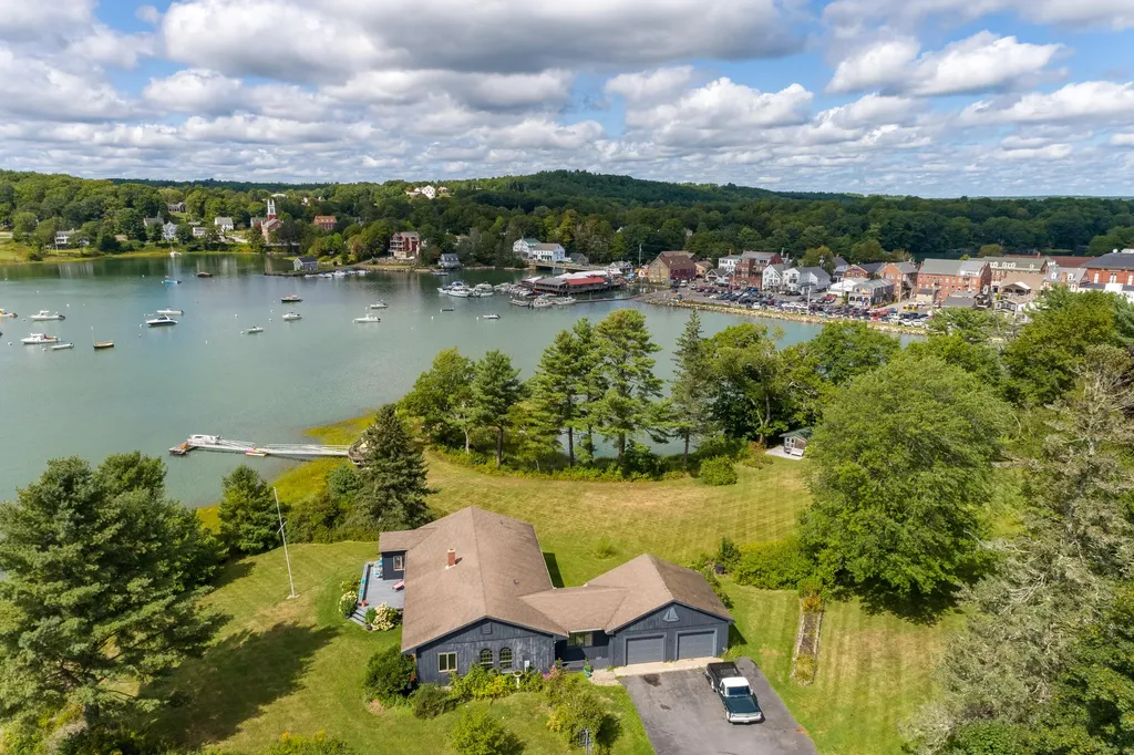 33 Water Street Damariscotta ME 04543