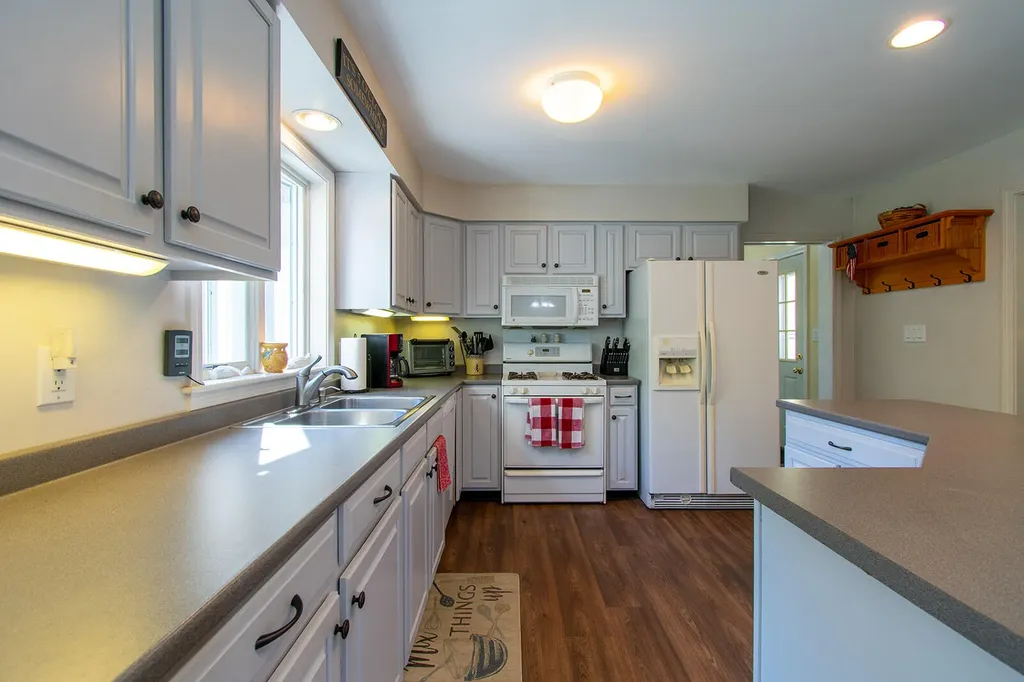 30 Kathys Lane Rockport ME 04856