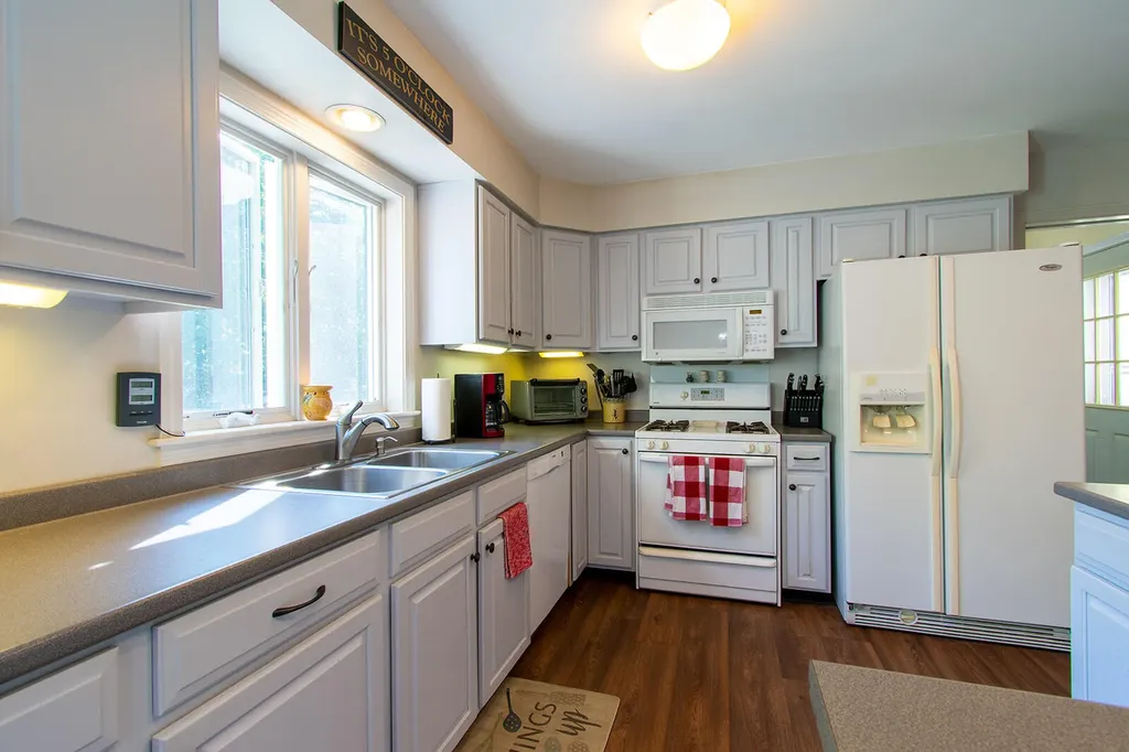 30 Kathys Lane Rockport ME 04856