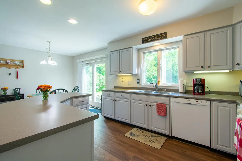 30 Kathys Lane Rockport ME 04856