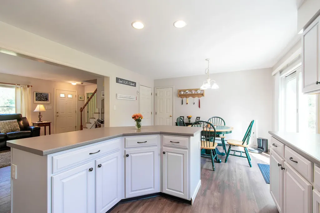 30 Kathys Lane Rockport ME 04856