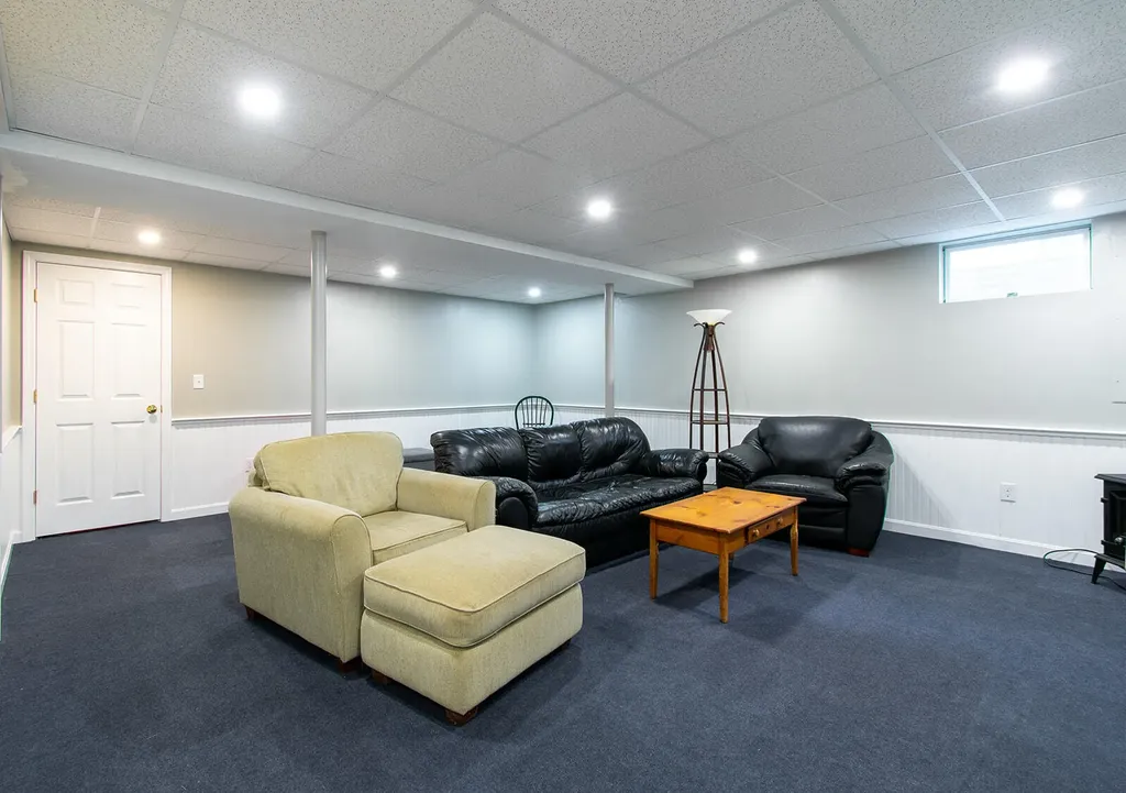 30 Kathys Lane Rockport ME 04856