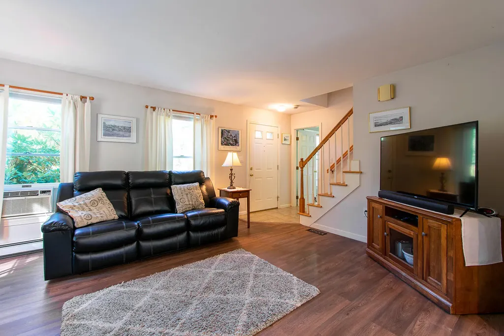 30 Kathys Lane Rockport ME 04856