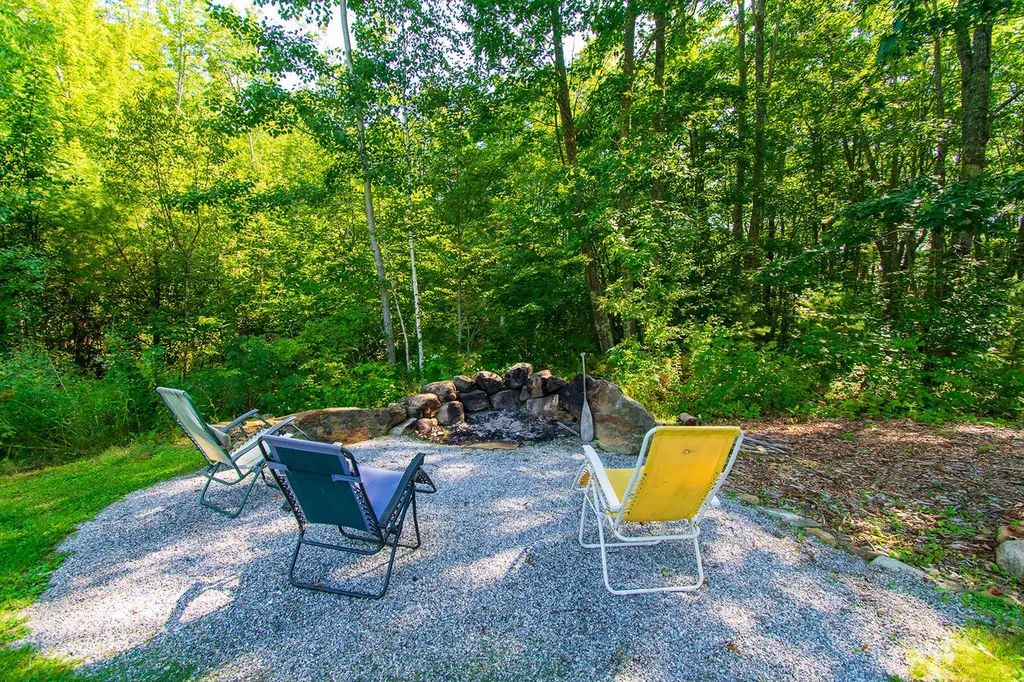 30 Kathys Lane Rockport ME 04856