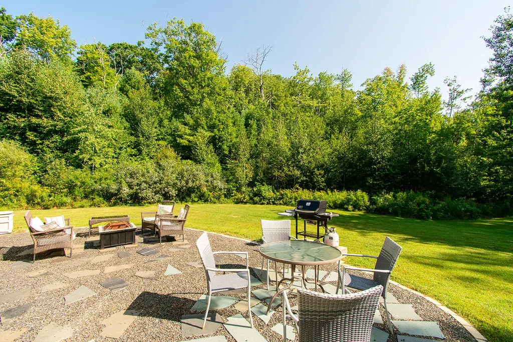 30 Kathys Lane Rockport ME 04856