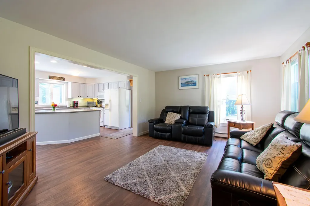 30 Kathys Lane Rockport ME 04856