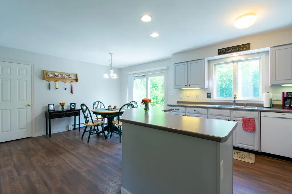 30 Kathys Lane Rockport ME 04856