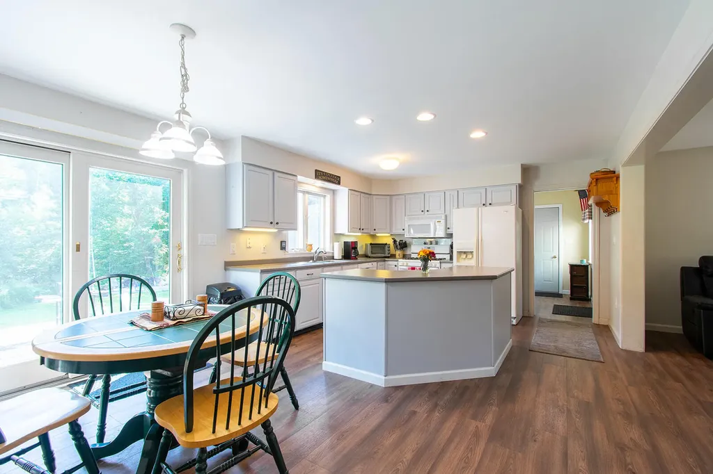 30 Kathys Lane Rockport ME 04856