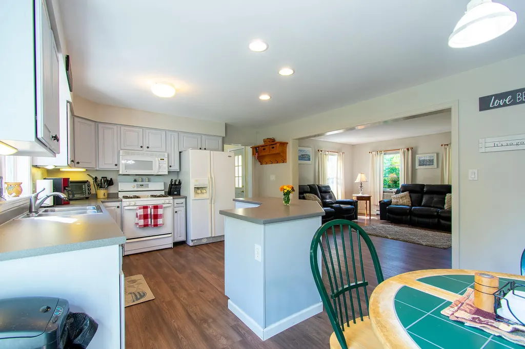 30 Kathys Lane Rockport ME 04856