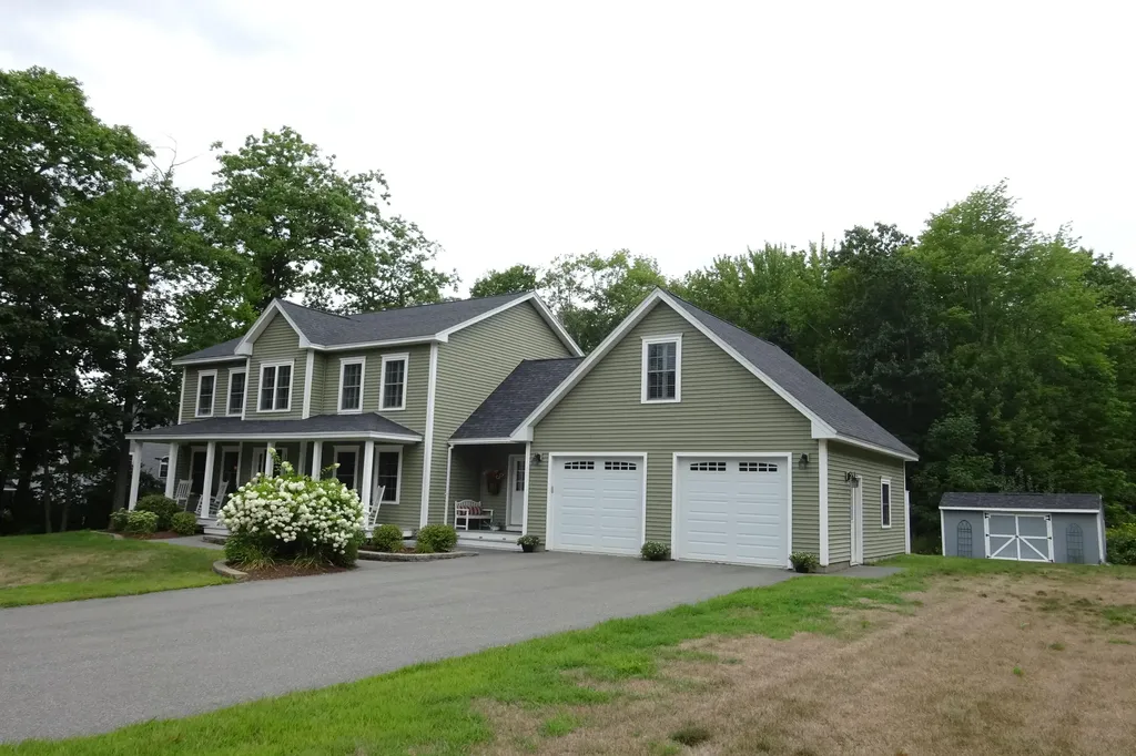 1113 Buck Hill Drive Veazie ME 04401