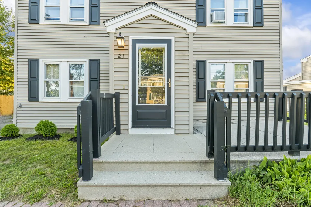 21 Shobe Avenue Brunswick ME 04011