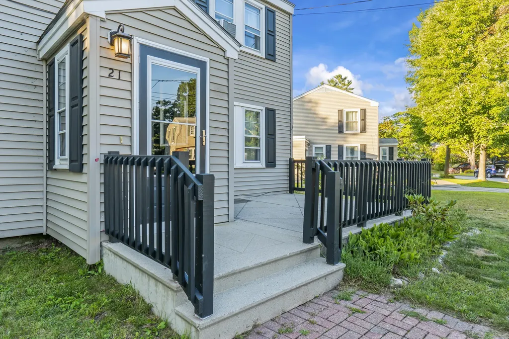 21 Shobe Avenue Brunswick ME 04011