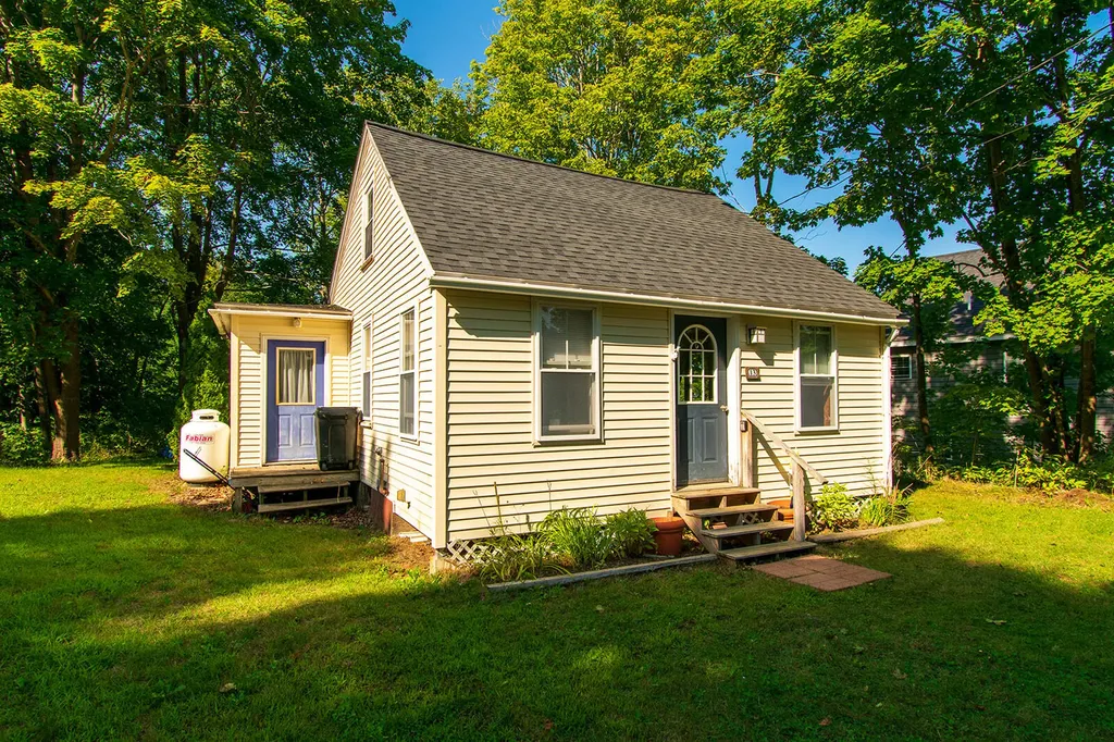 13 Payson Lane Rockland ME 04841