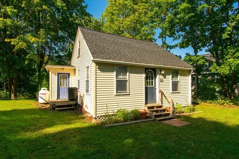 13 Payson Lane Rockland ME 04841