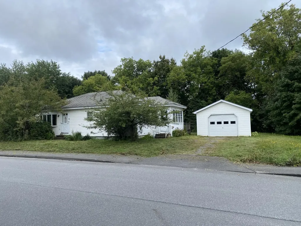 21 Hallowell Street Winslow ME 04901