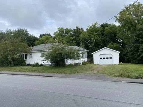 21 Hallowell Street Winslow ME 04901