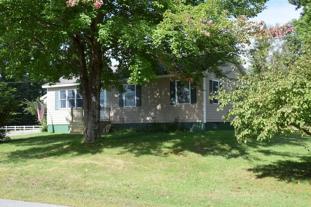 21 Pine Street Norridgewock ME 04957