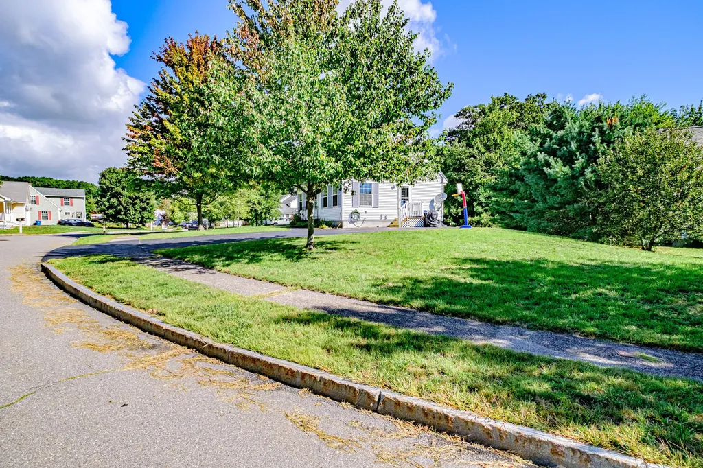 53 Ruby Lane Portland ME 04103