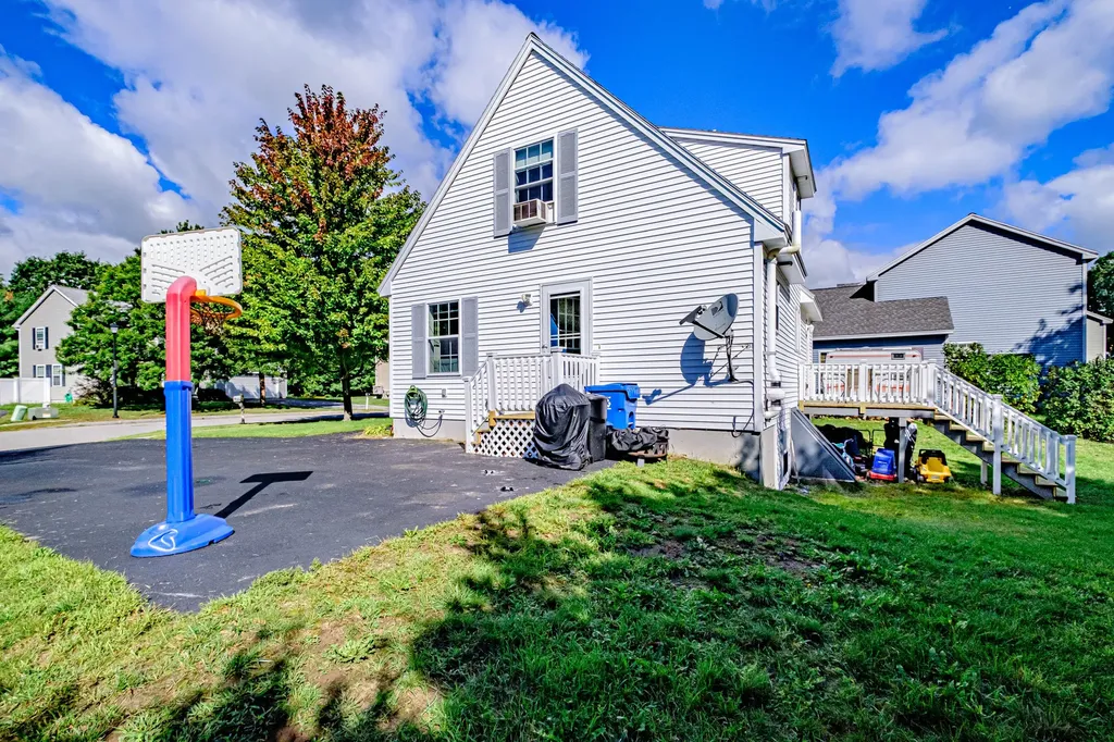 53 Ruby Lane Portland ME 04103