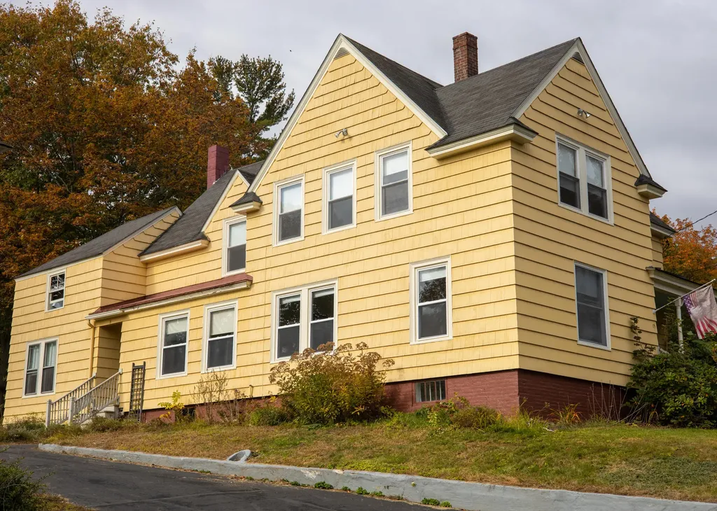 15 Weaver Street Auburn ME 04210