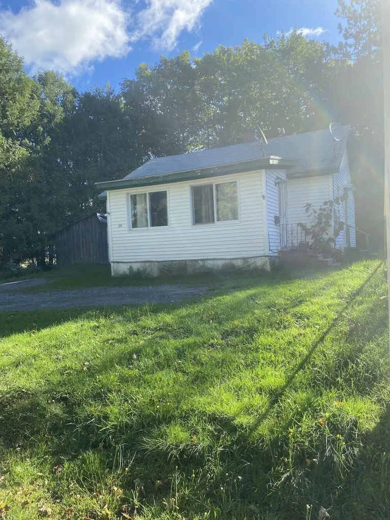 19 Elm Street Dexter ME 04930