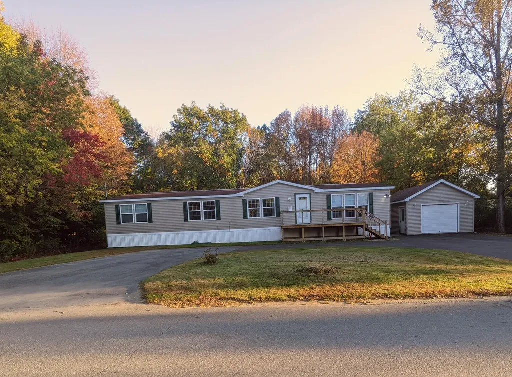27 Park Avenue Newport ME 04953