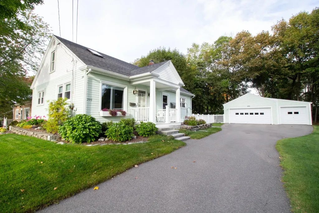 295 Maple Street Bangor ME 04401