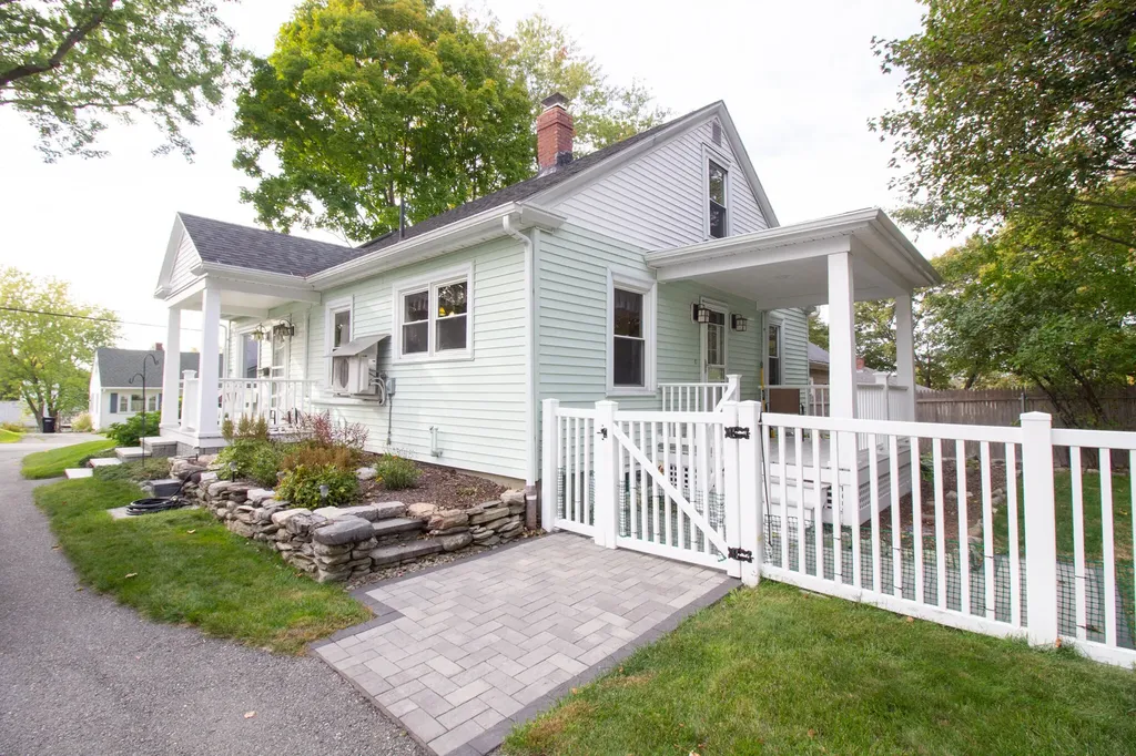 295 Maple Street Bangor ME 04401