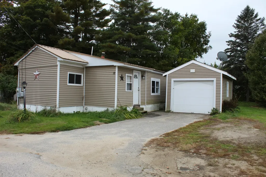12 Trafton Street Cornish ME 04020
