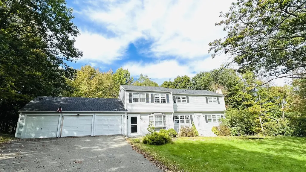 2552 W River Road Sidney ME 04330