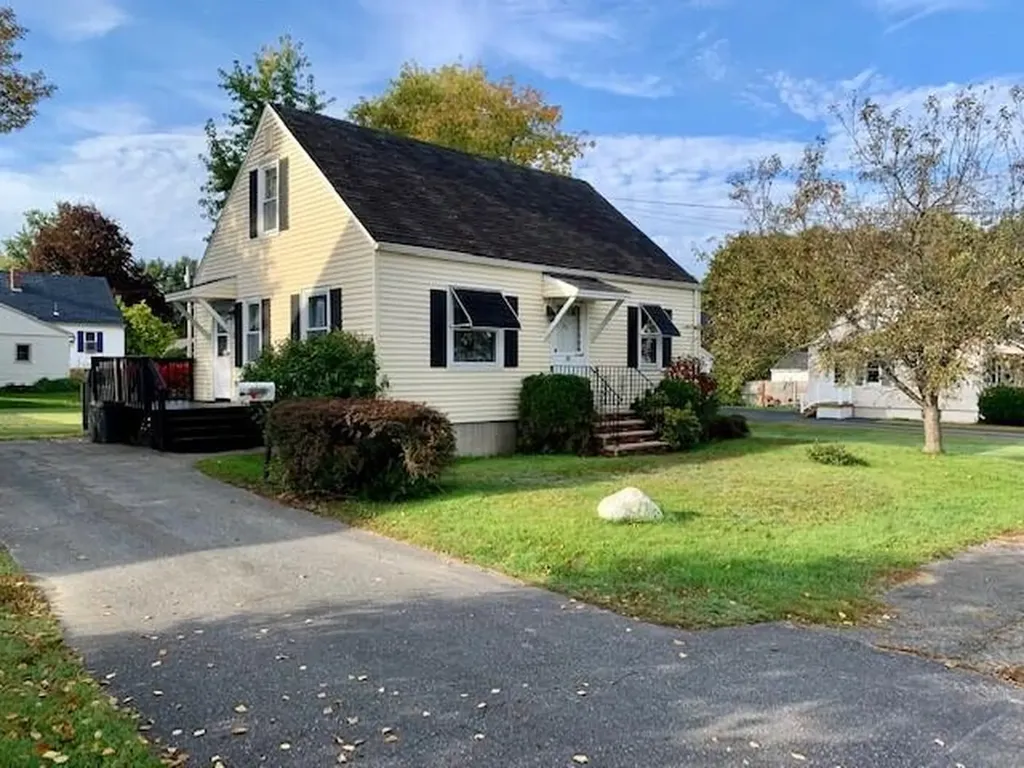 52 Longwood Avenue Augusta ME 04330